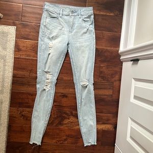American Eagle Light Wash Skinny Jeans